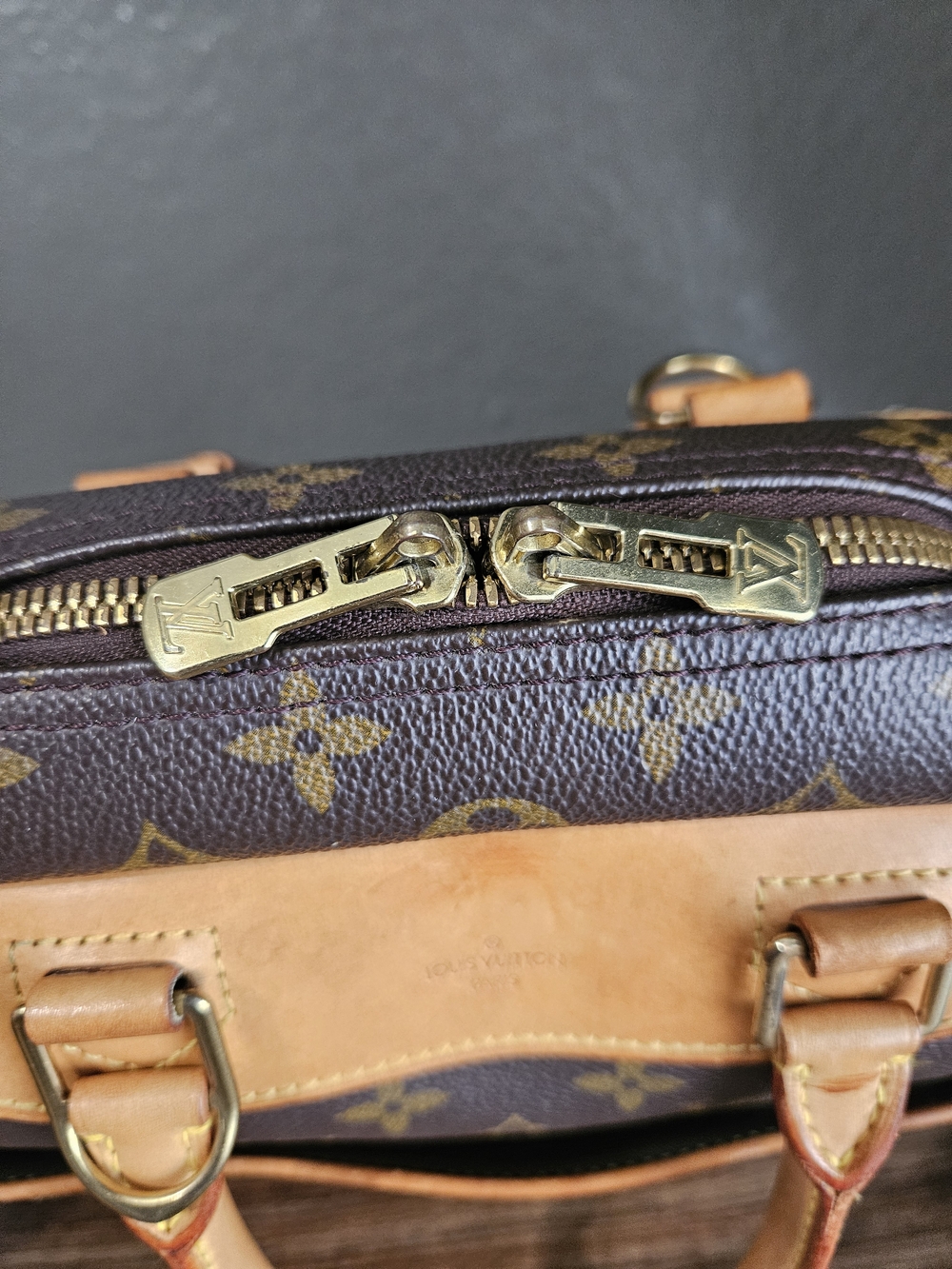 Authentic Louis Vuitton Deauville Monogram Canvas - Picture 10 of 16